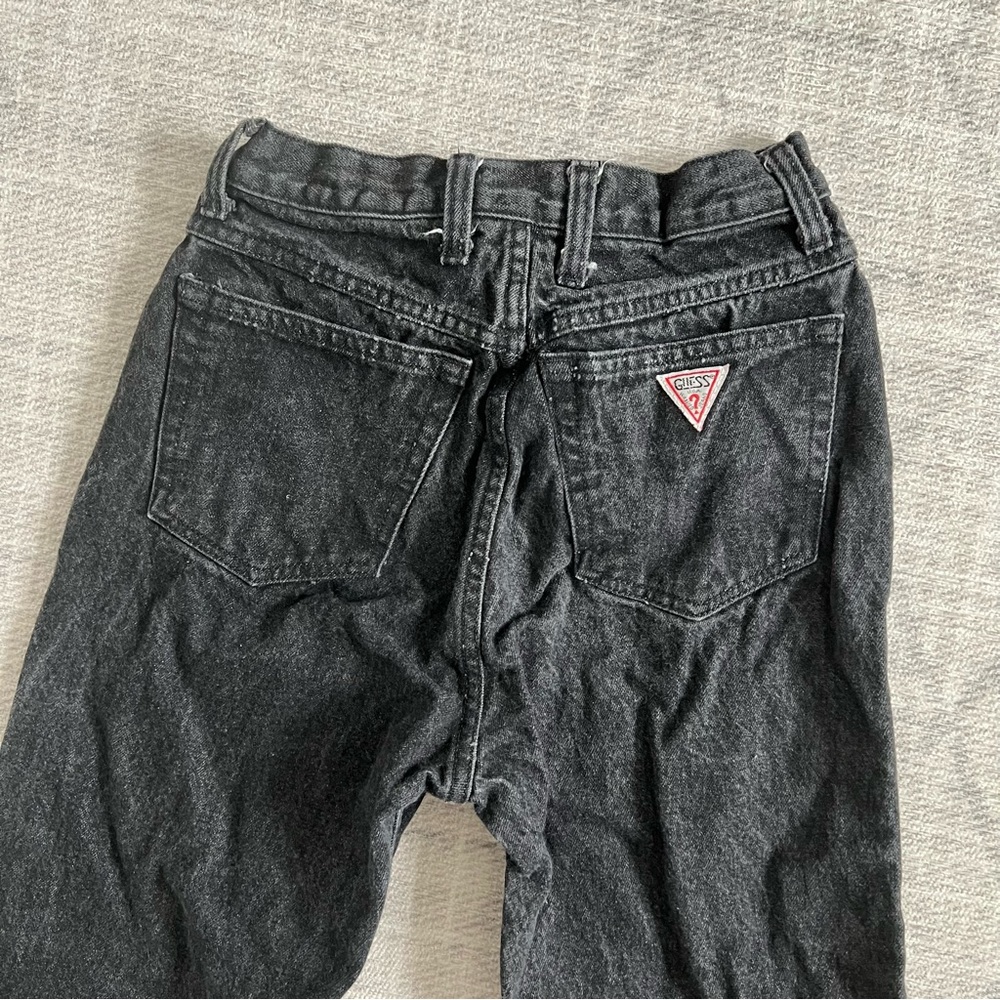 Vintage 1990s GUESS Women’s Black Distressed Faded High Waist Slim Denim Jeans - Picture 8 of 11